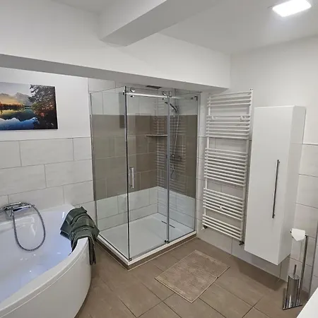 Am Stadtpark 2 Terrassen, 2br, 84m2 Apartamento *